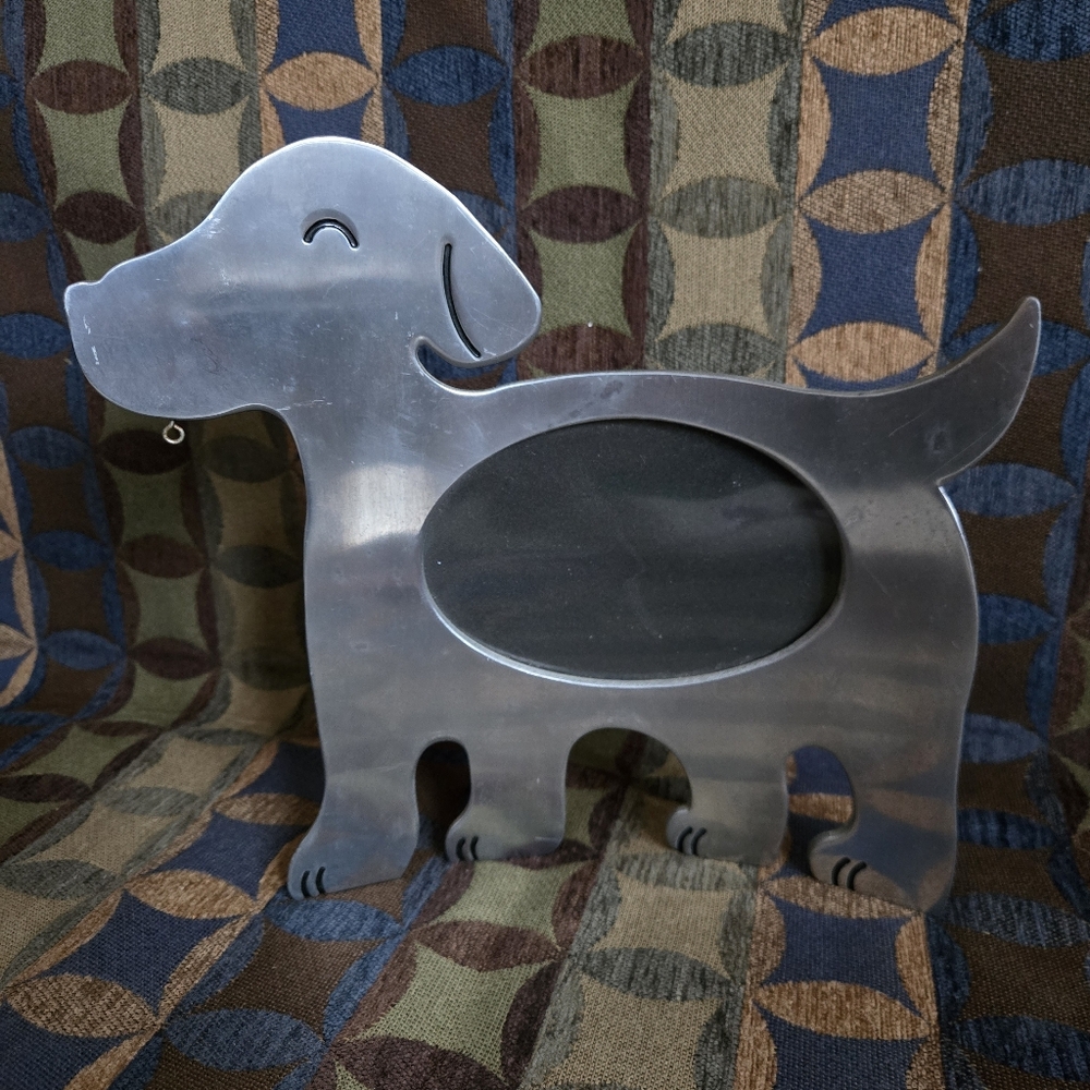 Dog-Shaped Curved Metal Picture Frame Oval
